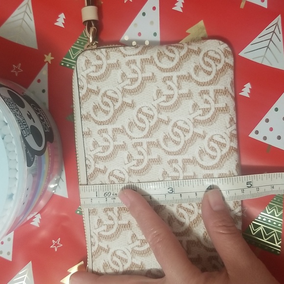 Coach - Picture 6 of 6